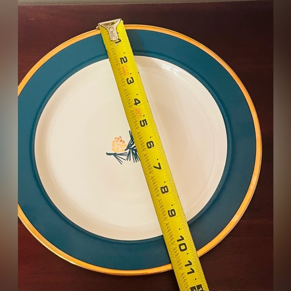 EDDIE BAUER HOME PINE CONE GREEN W/ GOLD TRIM 4 SALAD/DESSERT AND DINNER PLATES - Picture 4 of 11